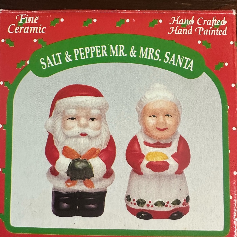 Vintage spirit of Christmas ceramic Santa and Mrs claus salt and pepper shakers